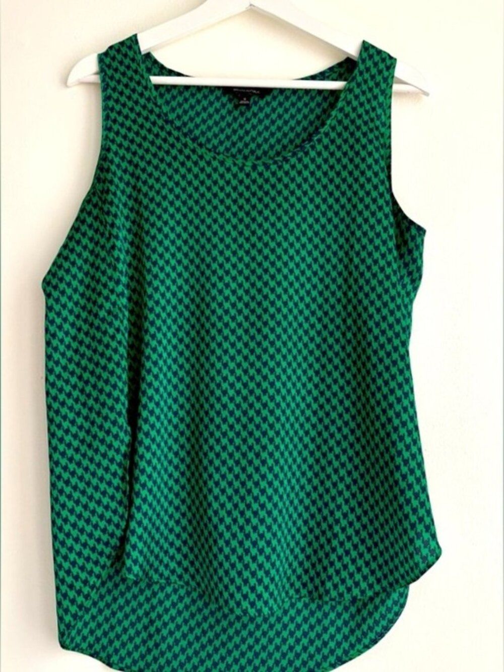 Green Tank Top Classic Sleeveless Design - Picture 2 of 2